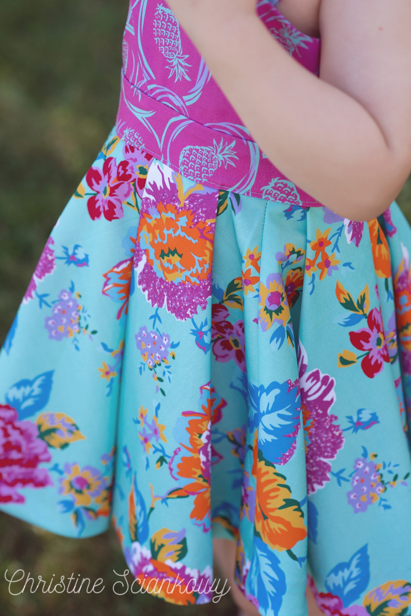 R76 Pre-Order: Island Dreams - Main Floral - Bahama